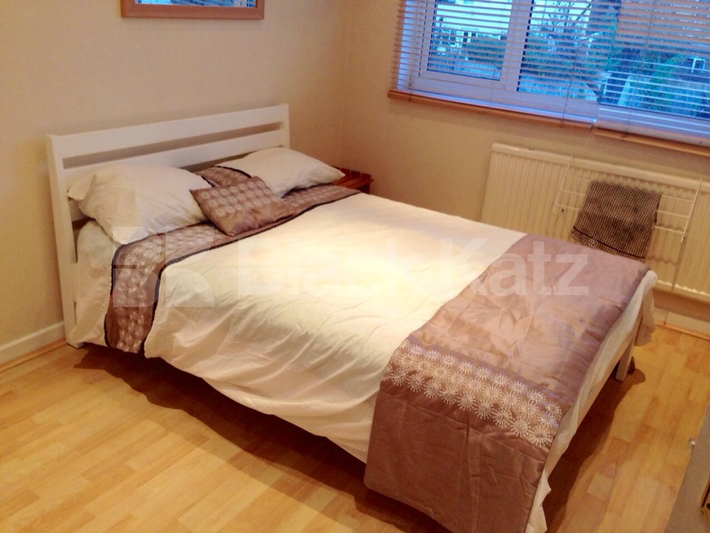 			NEW INSTRUCTION, 3 Bedroom, 1 bath, 1 reception Apartment			 Merton Road, Wimbledon 